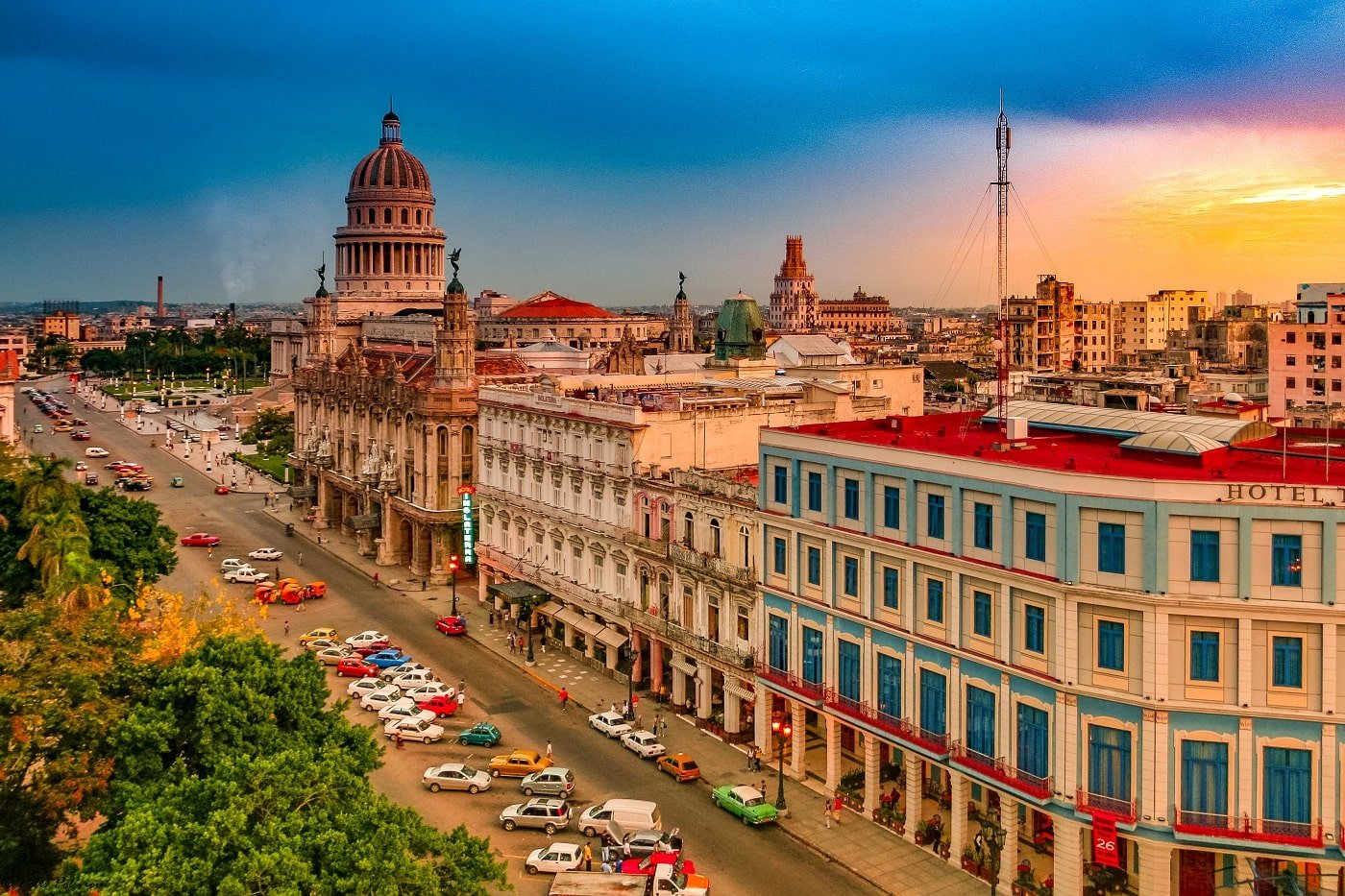 Havana Tour in vintage Car-min