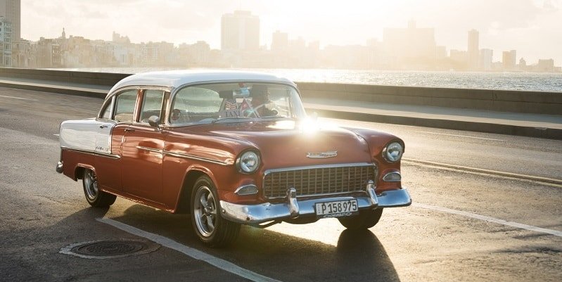 A taxi by El malecon in Havana Cuba-min