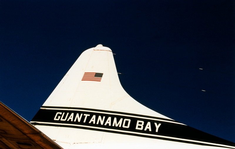Cola de un Avion de la Base de Guantanamo